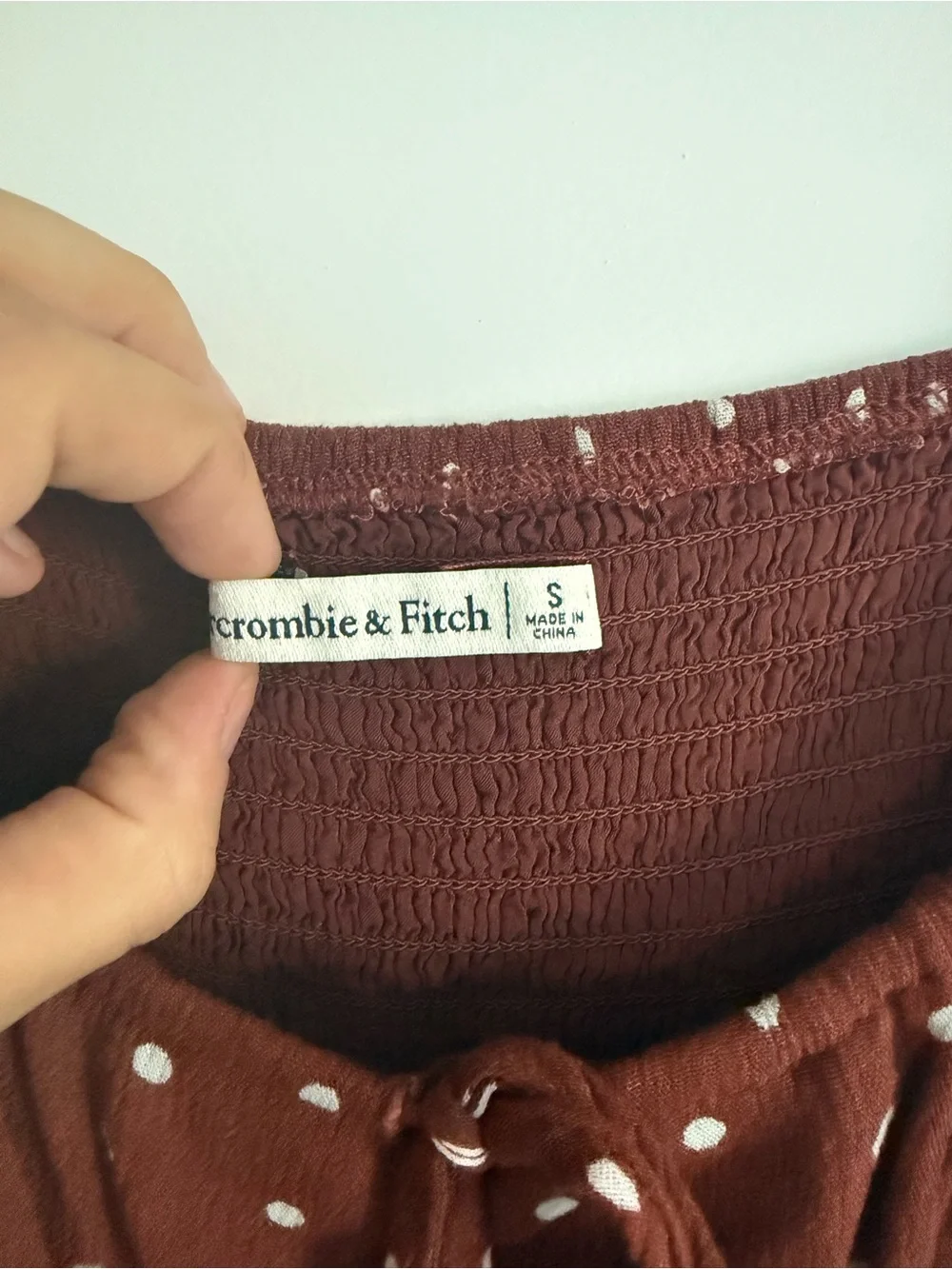 Abercrombie & Fitch flattering square